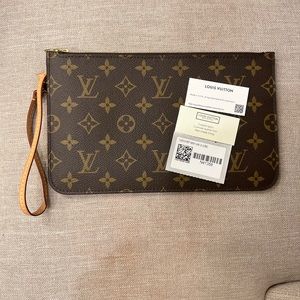 NEW Authentic Louis Vuitton MM Neverfull Wristlet